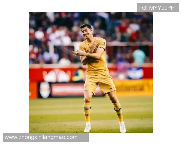 足球巨星背后的家庭故事:揭秘他们的亲人和背后支持的力量 足球巨星背后的家庭故事:揭秘他们的亲人和背后支持的力量