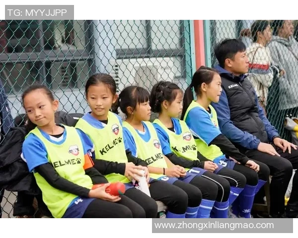 足球女神娜娜：从草根到巅峰，演绎传奇人生与绿茵场上的风采